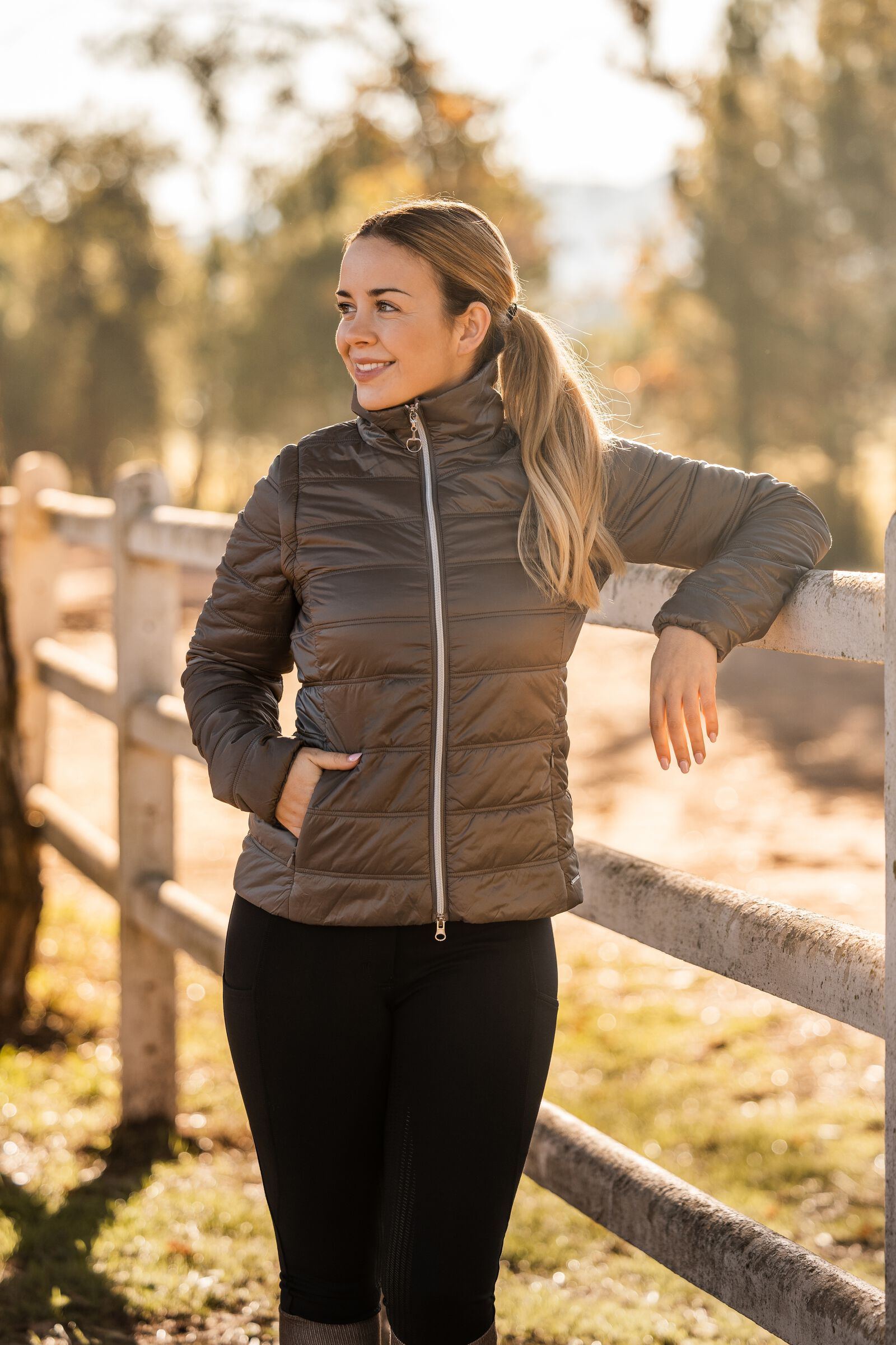 Women's down jacket with removable sleeves deals