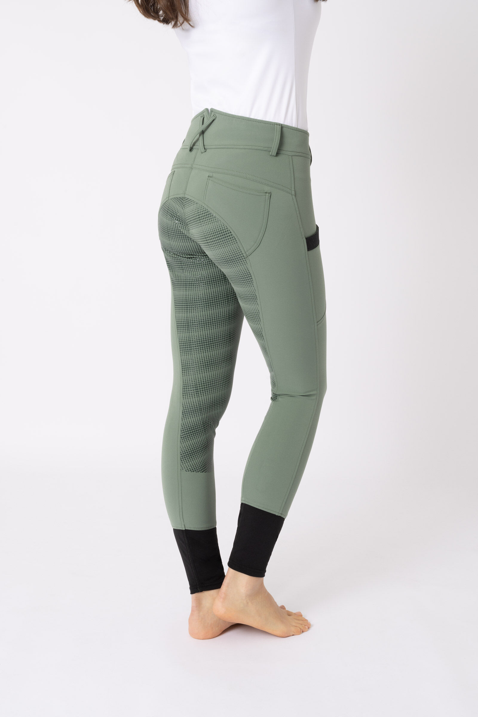 Riding pants with cell phone pocket outlet